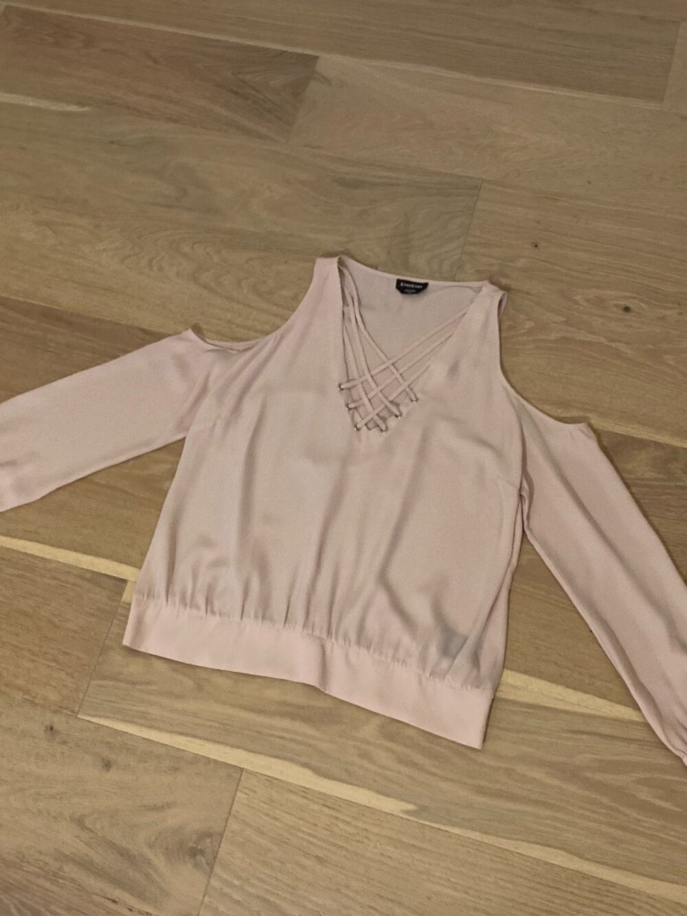 Bebe Pink Cold Shoulder Top w Front Criss-Cross Detailing Size XL